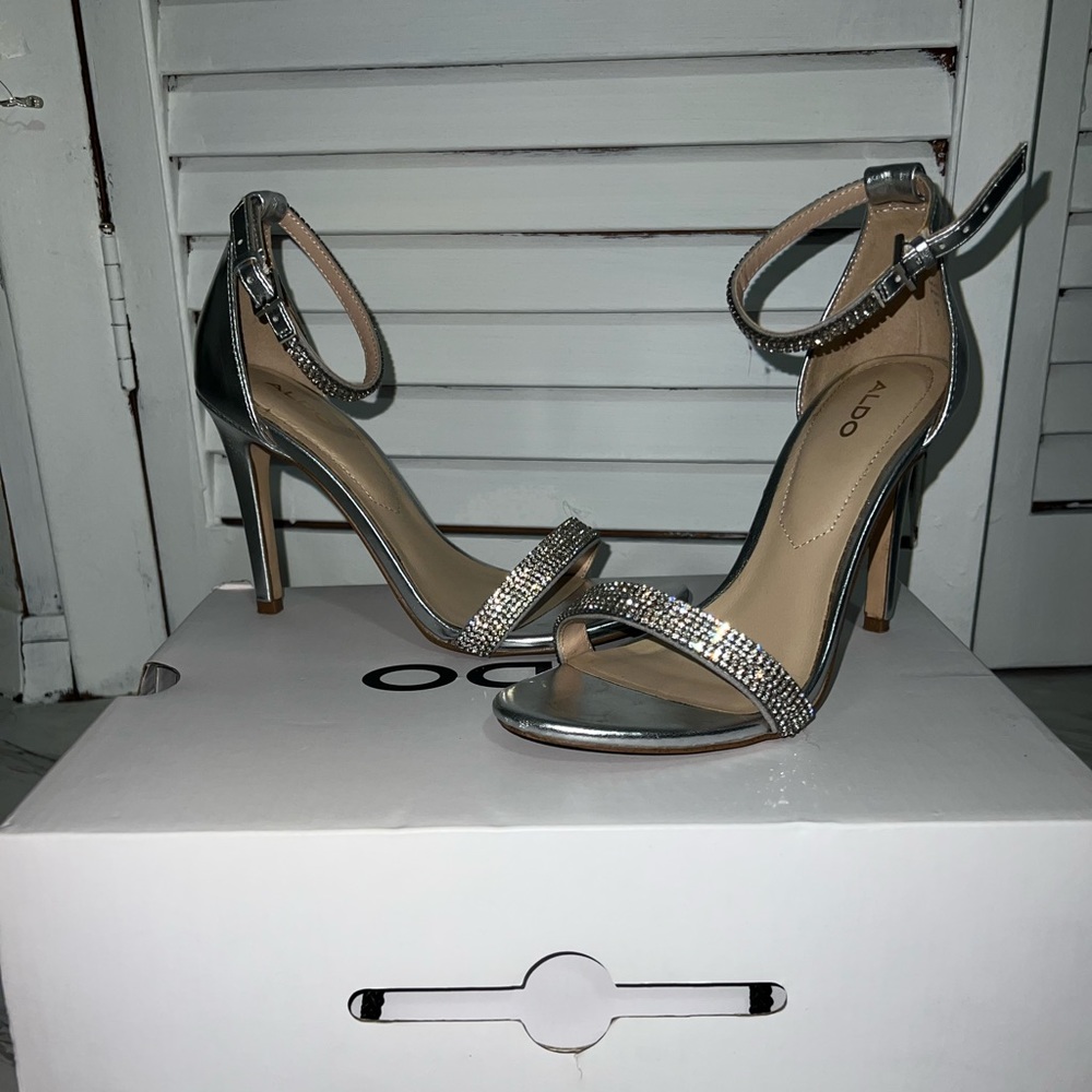 Aldo size 5 silver heels